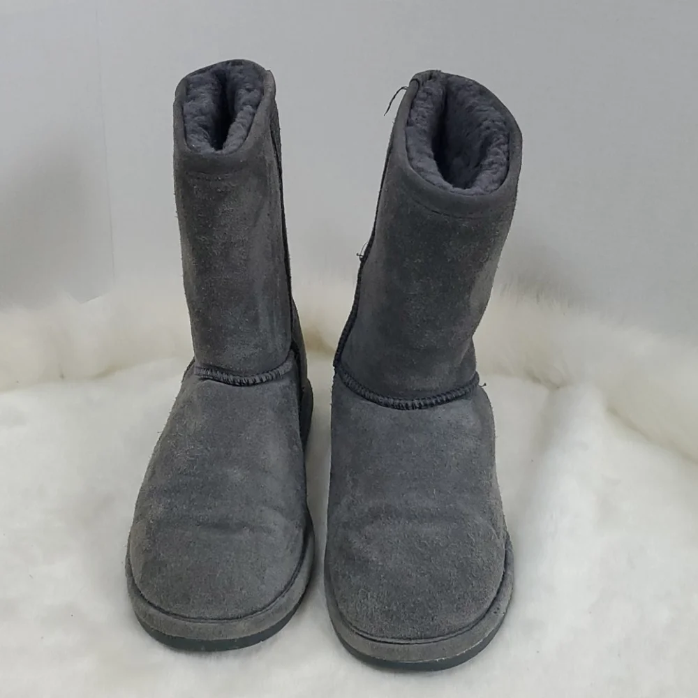 Bearpaw gray winter boots suede women size 8 gray cozy warm